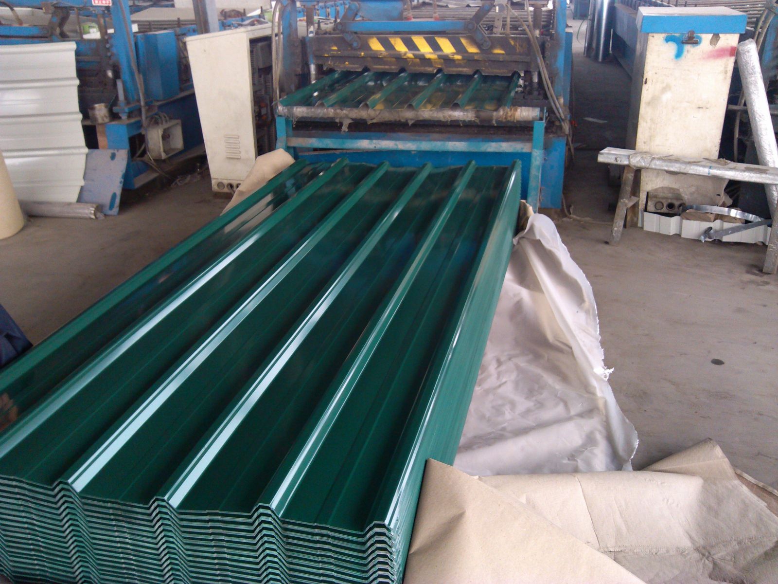 Galvanized Zinc Aluminum Steel Corrugated Color Stone Coated Metal Roof Tile Shingle Roof Sheet